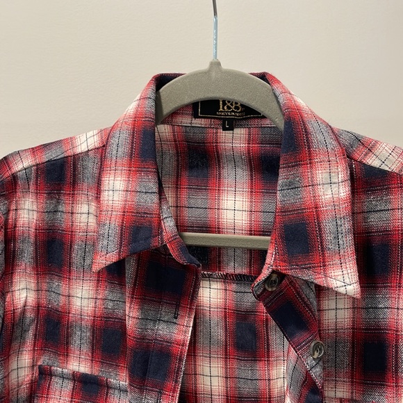 Never worn flannel shirt - Picture 2 of 5